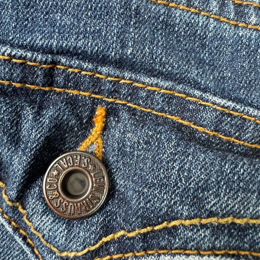 ❤️ (1)Ladies Levi’s jeans, size 10medium. Great condition. No tears or wear - Picture 12 of 13